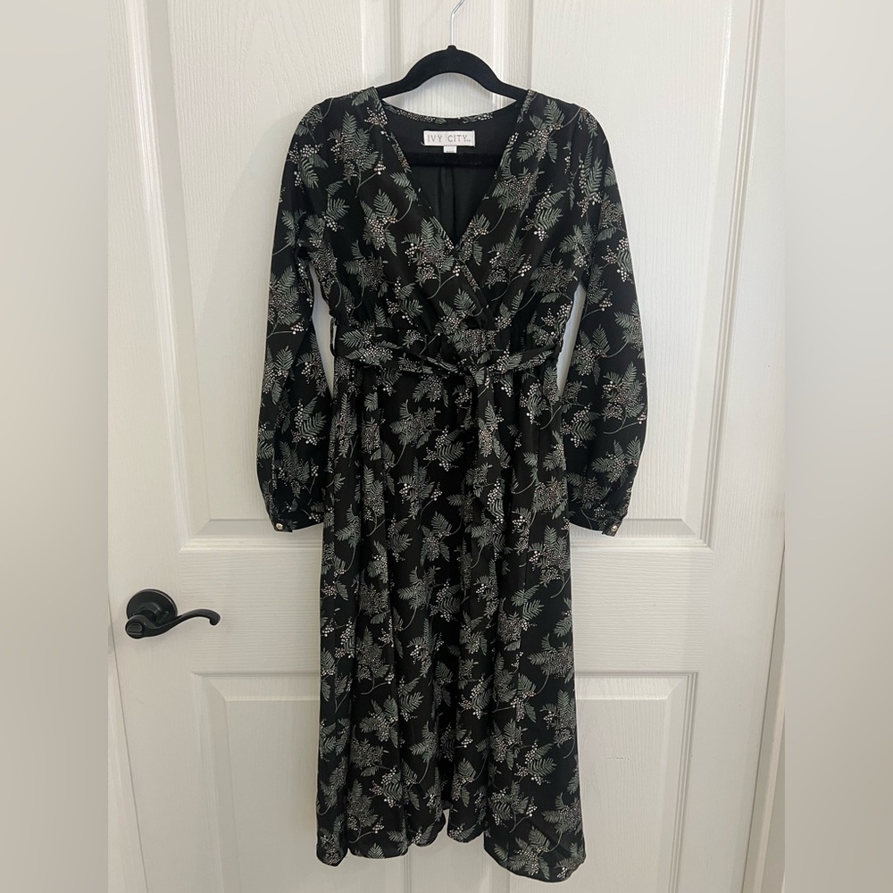 Ivy City Co Little girls Holiday Berry Maxi dress 9/10